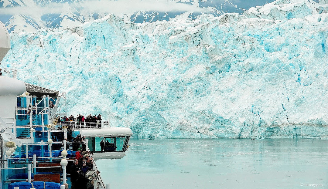 KREUZFAHRTSCHIFF HUBBARD GLACIER YAKUTAT BAY ALASKA